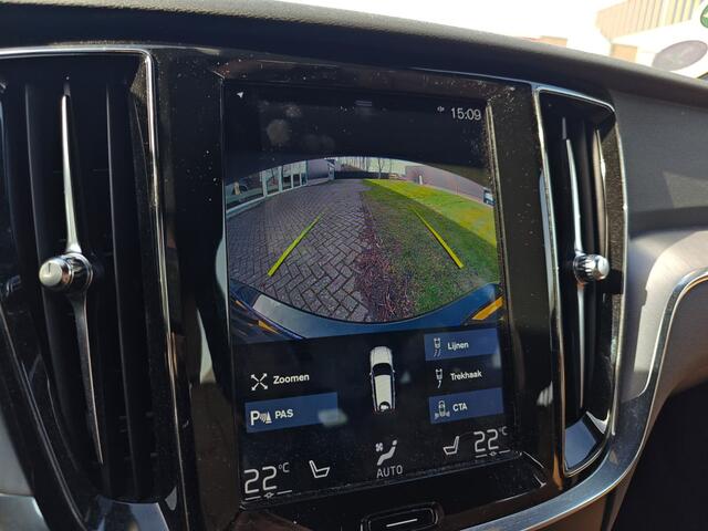 Volvo V60 T4 Momentum Pro | Rijklaarprijs | Trekhaak | Leer | Intellisafe |