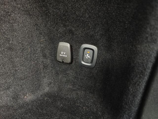 Volvo V60 T4 Momentum Pro | Rijklaarprijs | Trekhaak | Leer | Intellisafe |