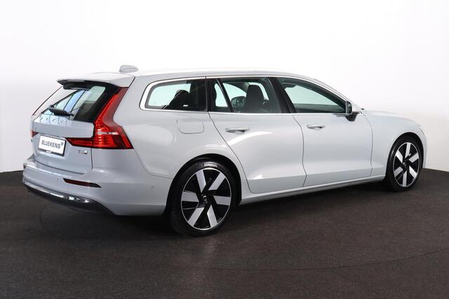 Volvo V60 T6 Recharge AWD Core Bright - IntelliSafe Assist & Surround - 360º Camera - Adaptieve LED koplampen - Verwarmde voorstoelen, stuur & achterbank - Parkeersensoren voor & achter - Elektr. bedienb. voorstoelen met geheugen - 19' LMV