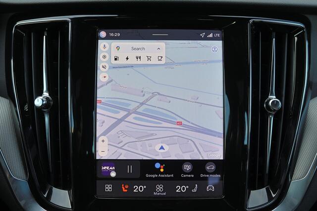 Volvo V60 T6 Recharge AWD Plus Dark - IntelliSafe Assist & Surround - 360º Camera - Harman/Kardon audio - Verwarmde voorstoelen, stuur & achterbank - Parkeersensoren voor & achter - Elektr. bedienb. voorstoelen met geheugen - Elektr. inklapbare trekhaak - 18' LMV