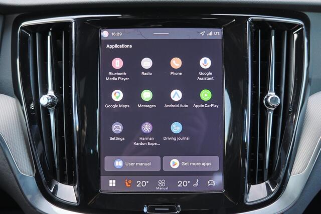 Volvo V60 T6 Recharge AWD Plus Dark - IntelliSafe Assist & Surround - 360º Camera - Harman/Kardon audio - Verwarmde voorstoelen, stuur & achterbank - Parkeersensoren voor & achter - Elektr. bedienb. voorstoelen met geheugen - Elektr. inklapbare trekhaak - 18' LMV