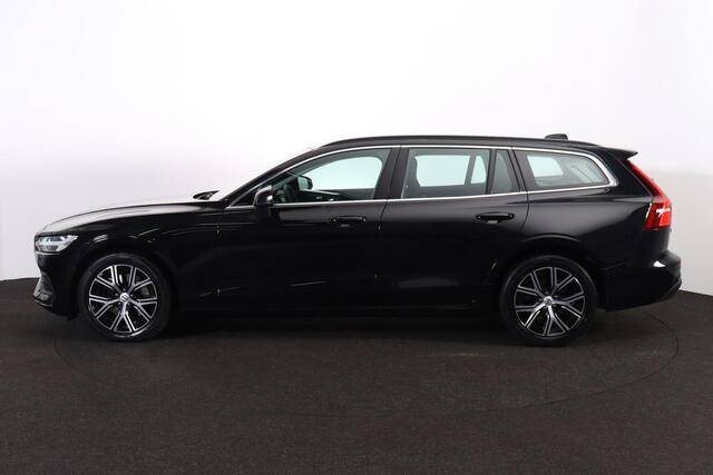 Volvo V60 B3 Core - IntelliSafe Assist & Surround - Parkeercamera achter - Parkeersensoren voor & achter - Draadloze tel. lader - 17' LMV