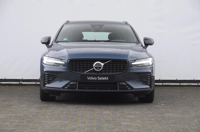 Volvo V60 T6 350PK Automaat AWD Plus Dark / Adaptive cruise control / Elektrische stoelen / Harman Kardon audio / Trekhaak / Pilot assist / BLIS / Stoel en stuur verwarming / Elektrische achterklep / Parkeersensoren met 360 camera / Google infotainment