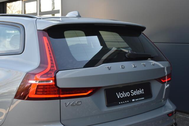 Volvo V60 T6 Plug-in hybrid AWD Plus Dark | Trekhaak | 360 graden camera | Verwarmbare voorstoelen, achterbank en stuurwiel | Premium audio by Harman Kardon | Adaptieve cruise control | Keyless | Elektrische achterklep