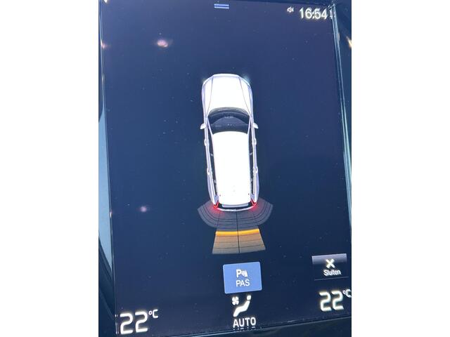 Volvo V60 2.0 B3 Essential Edition let op 5600 km Adaptive cruise control/ nav/tel/ trekhaak