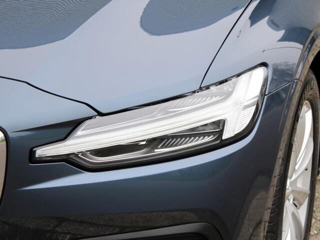 Volvo V60 2.0 B3 Momentum Business Automaat / Adaptieve Cruise Control / 360* camera / Climate Pack / Parking Pack / Trekhaak