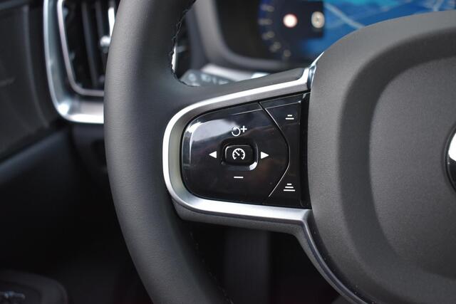 Volvo V60 2.0 T8 Plug-in hybrid AWD Ultra Dark Panorama/schuifdak | 360 camera | Extra getint glas achter | Elektrische stoelen met geheugen functie | Elektrische achterklep | BLIS