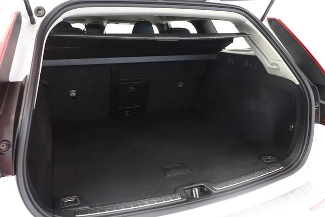 Volvo V60 2.0 B3 Momentum Advantage | Camera | Adaptieve Cruise | Lederen bekleding | Pack Winter |