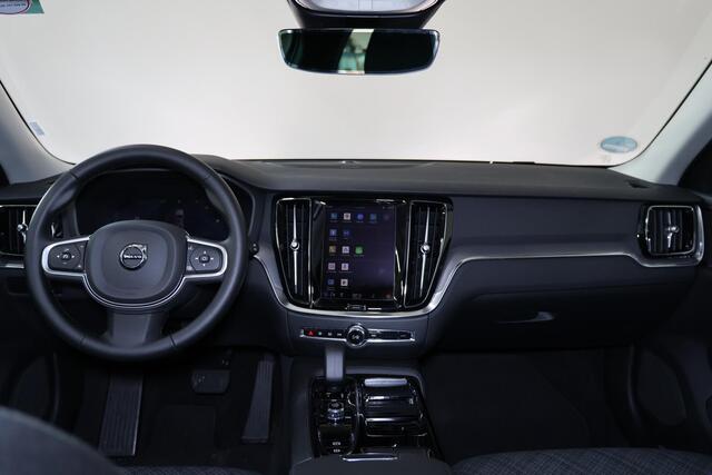 Volvo V60 T6 Recharge AWD Core Bright - IntelliSafe Assist & Surround - 360º Camera - Harman/Kardon audio - Adaptieve LED koplampen - Verwarmde voorstoelen, stuur & achterbank - Parkeersensoren voor & achter - Extra getint glas - 18' LMV