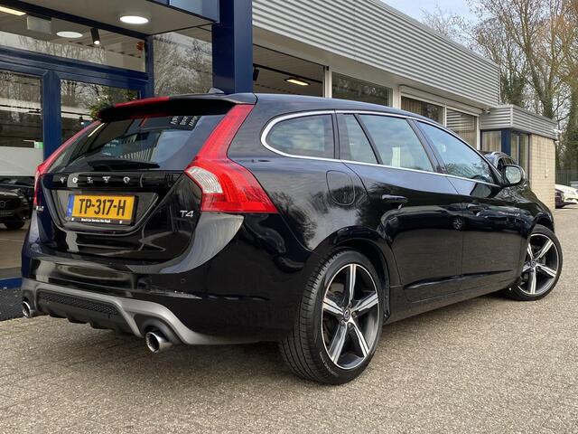 Volvo V60 2.0 T4 Business Sport / NL-Auto / 190 PK / Dealer-Onderhouden / Standkachel / Cruise-Control / Stoelverwarming / Climate-Control / Radio-Bluetooth / Navi / PDC-Achter / 18'' LMV / All-Season / ENZ.
