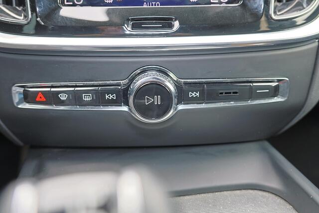 Volvo V60 T5 Inscription - Panorama/schuifdak - IntelliSafe Assist & Surround - 360º Camera - Verwarmde voorstoelen, stuur & achterbank - Parkeersensoren voor & achter - Elektr. bedienb. bestuurdersstoel met geheugen - Head up display - Extra getint glas - 19' LMV