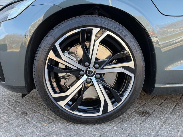 Volvo V60 T6 Plug-in hybrid AWD Ultra Dark / Massage / B&W audio / Stoelventilatie / Panoramadak /
