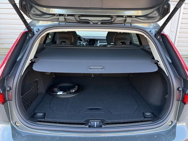 Volvo V60 T6 Plug-in hybrid AWD Ultra Dark / Massage / B&W audio / Stoelventilatie / Panoramadak /