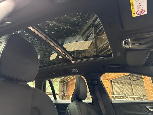 Volvo V60 2.0 T8 Twin Engine AWD Inscription 391Pk Automaat (PANORAMADAK, APPLE CARPLAY, HARMAN/KARDON, MEMORY SEATS, LEDER, STOELVERWARMING, CAMERA, ZWART HEMEL, NIEUWE APK, NIEUWSTAAT)