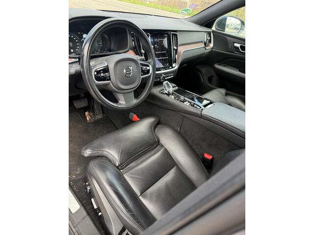 Volvo V60 2.0 T6 Recharge AWD Inscription | Plug-in Hybrid (PHEV) | Lederen Bekleding | Stoelverwarming voor en achter | BLIS | Cruise Control Adaptief | Navigatie | Apple Carplay | Android Auto | Keyless Entry | Elektrische Achterklep