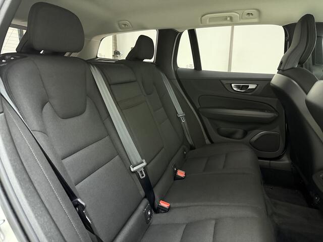 Volvo V60 B3 177pk Momentum Advantage / Stoel + Stuurw. Verwarming / Getint Glas / Trekhaak / PDC + Camera / Apple CarPlay / DAB / Bluetooth / Navigatie /