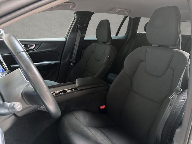 Volvo V60 2.0 B3 Sport 163Pk Automaat (APPLE CARPLAY, GROOT NAVI, CAMERA, GETINT GLAS, KEYLESS, SPORTSTOELEN, ELEK ACHTERKLEP, ADAPTIVE CRUISE, NIEUWE APK, NIEUWSTAAT)