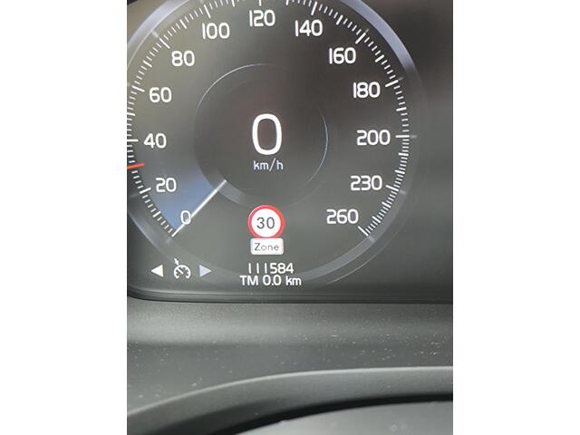 Volvo V60 2.0 B3 Momentum Leder, stoel en stuurverwarming, trekhaak inklapbaar, nieuwe banden, carplay & aidroid, DAB+, 1e eigenaar