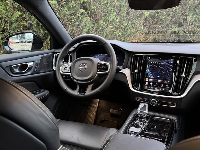 Volvo V60 T6 Plug-in hybrid AWD Plus Dark | All season | Trekhaak | H&K Audio | 360 Camera