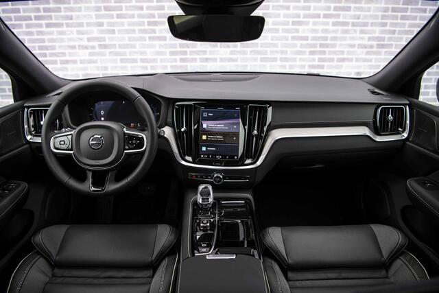 Volvo V60 2.0 T6 Plug-in hybrid AWD Ultra Dark | Panoramadak | Head Up Display | Donker Glas | Sportstoelen | Power Seats | Harman Kardon |