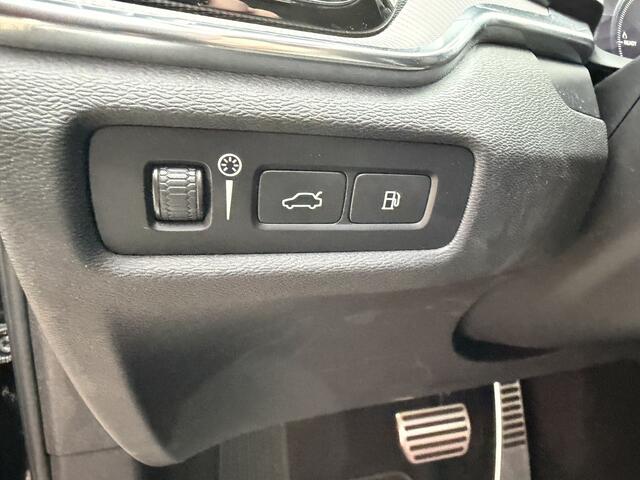 Volvo V60 2.0 T6 350 PK | Recharge | AWD R-Design | B&W Audio | 19 inch Lichtmetalen velgen | Bowers & Wilkens geluidinstallatie |