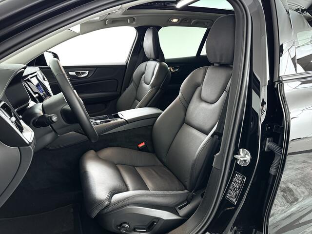 Volvo V60 T8 Plug-in hybrid AWD Ultra Dark | SOH 97% | Panoramadak | Parkeercamera | Head-up Display | Harman Kardon | Stoel- en Stuurverwarming | Trekhaak