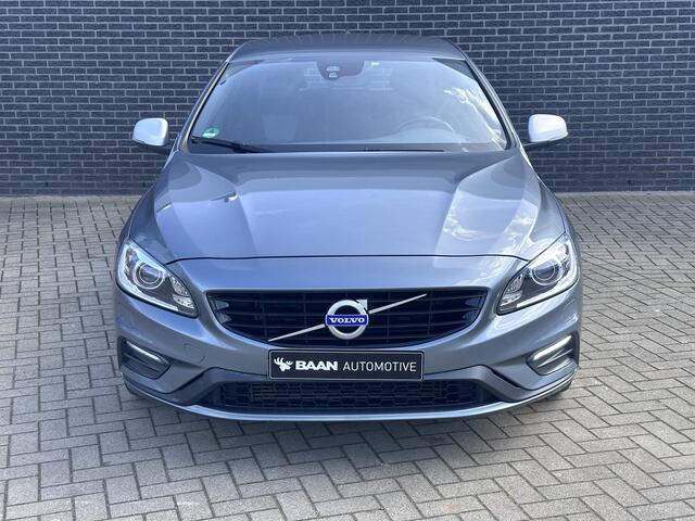 Volvo V60 2.0 T4 Business Sport | 18 inch Lichtmetalen velgen | Dubbele uitlaat |
