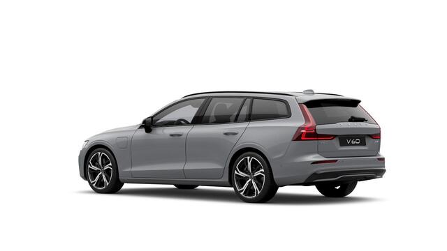 Volvo V60 T6 Plug-in hybrid AWD Ultra Dark | Google | Long Range | Head-Up Display | Getint Glas | DAB | Harman Kardon Audio | Stoelverwarming Voor + Achter | Schuif-/Kanteldak | 360 Camera | Adaptieve Cruise Control | Zwarte Hemelbekleding | 19" LM