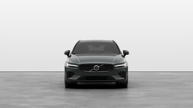 Volvo V60 2.0 T6 Plug-in hybrid AWD Ultra Dark | Sportstoelen | Schuif-/Kanteldak | Full-LED | Adaptieve Cruise Control | Head-Up Display | Stoelverwarming Voor en Achter | 19" | Getint Glas | Harman Kardon Audio | BLIS |