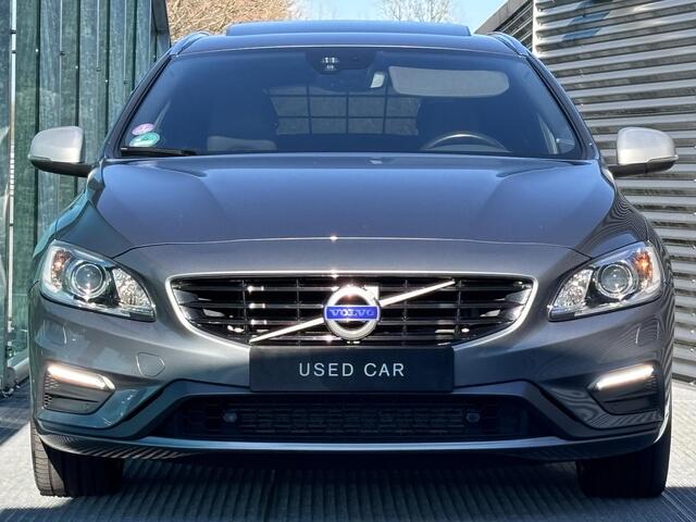 Volvo V60 2.0 T4 Business Sport / Trekhaak / Pano. dak / Standkachel / Leder / 190 PK / Stoelverwarming / Camera achter /
