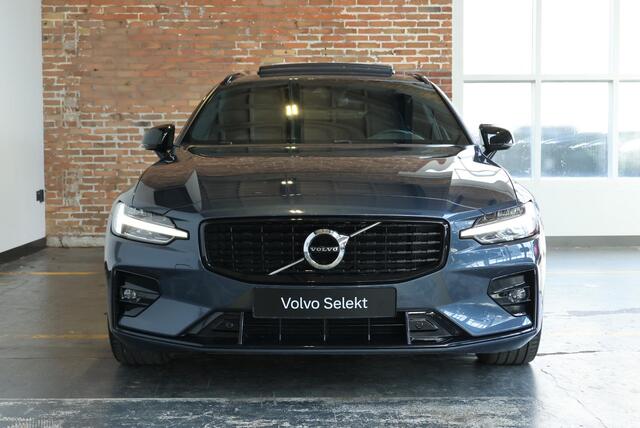 Volvo V60 B3 R-Design | Electrische bedienbare voorstoelen | Stoelverwarming | Adaptive Cruise Control | Parkeerverwarming | BLIS | Panoramadak | Parkeercamera | Parkeersensoren voor + achter | Semi Electrische Wegklapbare Trekhaak | Harman Kardon Premium Audio