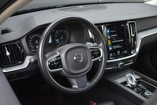 Volvo V60 B3 Inscription | Semi Elektrische Wegklapbare Trekhaak | Elektrische bedienbare voorstoelen | Adaptive Cruise Control | Panoramadak | Parkeerverwarming | BLIS | Parkeersensoren voor + achter | Parkeercamera | Harman Kardon Premium Audio