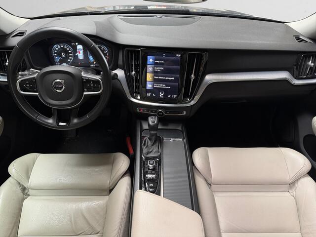 Volvo V60 2.0 T4 191pk Momentum Pro Aut- Panoramadak, Camera, Carplay/Android, Dealer Onderhouden