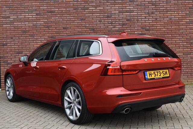 Volvo V60 T4 210PK Automaat Momentum Pro | Schuif-/kanteldak | 19'' | Polestar Optimalisatie |