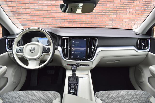 Volvo V60 T4 210PK Automaat Momentum Pro | Schuif-/kanteldak | 19'' | Polestar Optimalisatie |