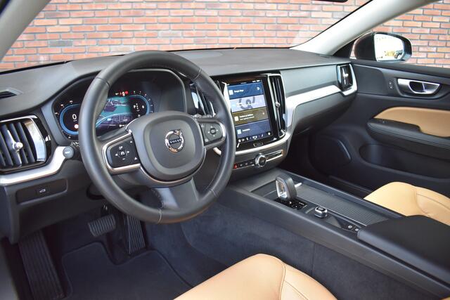 Volvo V60 B3 177PK Essential Edition | Leder | Getint Glas | 18'' | Climate | Black Pack |