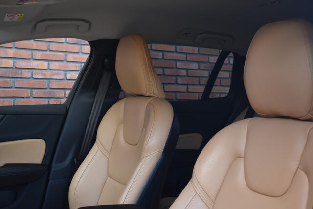 Volvo V60 B3 177PK Essential Edition | Leder | Getint Glas | 18'' | Climate | Black Pack |