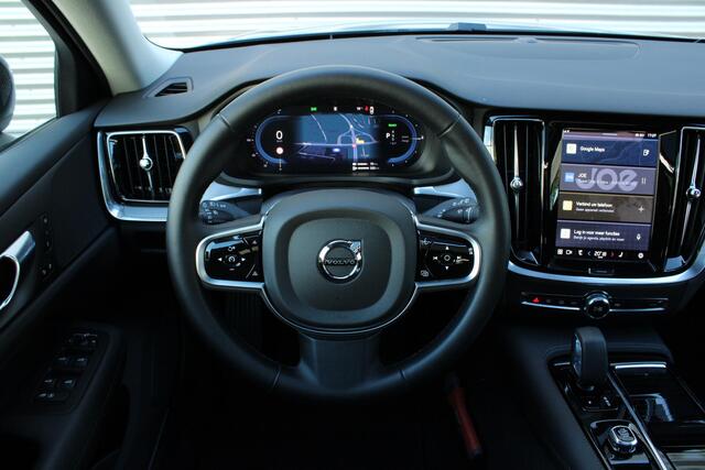 Volvo V60 T6 Automaat Plug-in Hybrid AWD Plus Dark | HEICO Sportuitlaat Met Klepbediening | HEICO Bodykit | Diffusor | Voorspoiler | Zijskirts | Spoorverbreders | 20 Inch Lichtmetalen Velgen R-Design | Lederen Bekleding | Panoramadak | Getint Glas | Elektrisch Vers