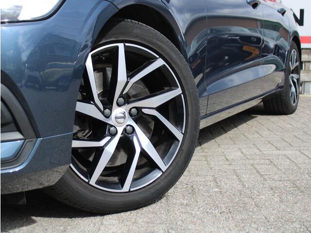 Volvo V60 2.0 T5 Momentum Lederen bekleding, Stoelverwarming, Achteruitrijcamera, Cruise Control