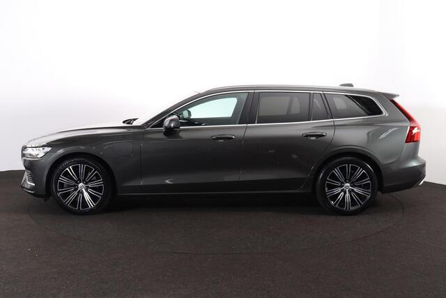 Volvo V60 T6 Recharge AWD Inscription - Sensus navigatie - Elektr. bedienbare bestuurderstoel - Verwarmbare voorstoelen & stuurwiel - Parkeersenoren achter - Achteruitrijcamera - Keyless - Cruise Control - Extra getint glas - 18 inch LMV