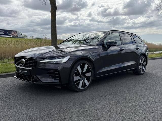 Volvo V60 2.0 T8 Plug-in hybrid AWD Ultra Dark | SOH 100% | Stoelverwarming V+A | Panoramadak | Apple Carplay/Android Auto | Harman/Kardon | 360 camera | HUD | LED | DAB |