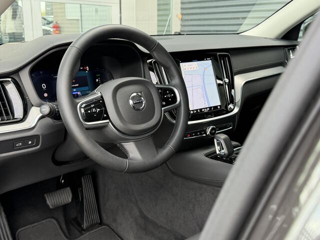 Volvo V60 2.0 T8 Plug-in hybrid AWD Ultra Dark | SOH 100% | Stoelverwarming V+A | Panoramadak | Apple Carplay/Android Auto | Harman/Kardon | 360 camera | HUD | LED | DAB |
