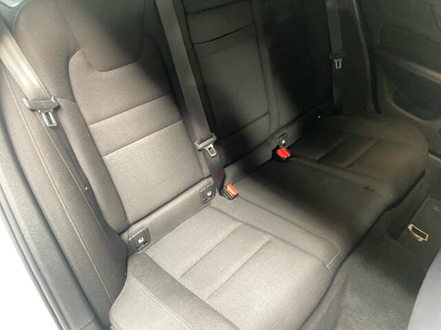 Volvo V60 2.0 B3 Momentum Advantage Carplay, Android Auto, Trekhaak, Virtual cockpit, Privacy Glass