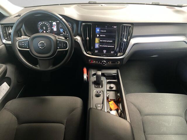 Volvo V60 2.0 B3 Momentum Advantage Carplay, Android Auto, Trekhaak, Virtual cockpit, Privacy Glass