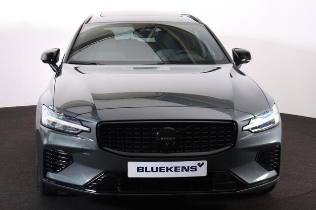 Volvo V60 T6 Recharge Plug-in hybrid AWD Plus Dark - Panorama/schuifdak - IntelliSafe Assist & Surround - 360º Camera - Head-up Display - Harman/Kardon audio - Elektrisch verstel. voorstoelen met geheugen - Verwarmbare voorstoelen voor achter & stuurwiel - Contours