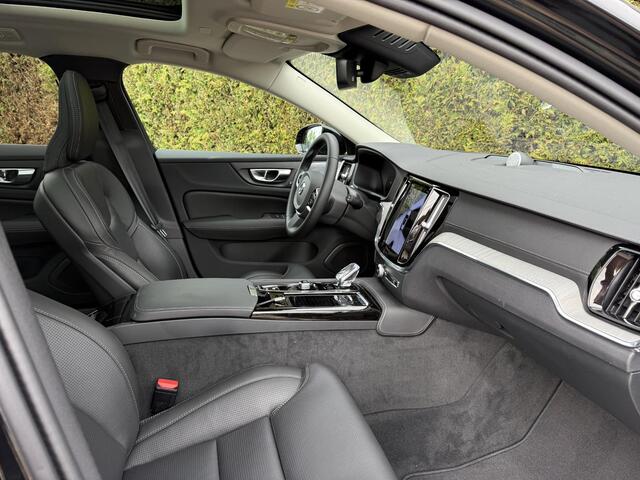 Volvo V60 T8 Plug-in hybrid AWD Ultra Dark | B&W Audio | 360 Camera | Massagestoelen | Beschikbaar per 11-06-2026 | Rijdende demo