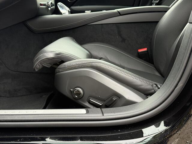 Volvo V60 T8 Plug-in hybrid AWD Ultra Dark | B&W Audio | 360 Camera | Massagestoelen | Beschikbaar per 11-06-2026 | Rijdende demo