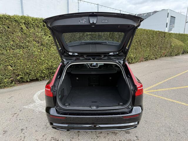 Volvo V60 T8 Plug-in hybrid AWD Ultra Dark | B&W Audio | 360 Camera | Massagestoelen | Beschikbaar per 11-06-2026 | Rijdende demo
