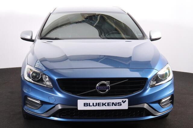 Volvo V60 T3 NordicPlus - Verwarmde voorstoelen - Parkeersensoren achter - Volvo On Call - High performance audio - Cruise control - Navigatie - Extra getint glas - 18' LMV