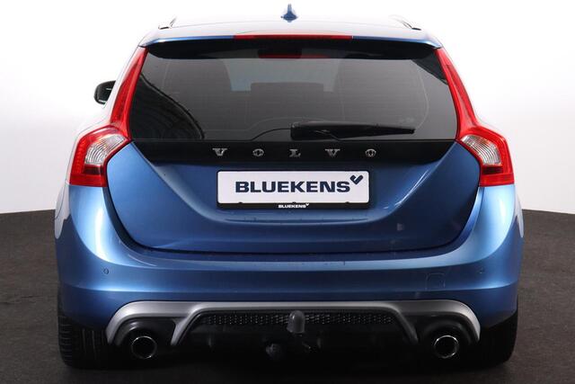 Volvo V60 T3 NordicPlus - Verwarmde voorstoelen - Parkeersensoren achter - Volvo On Call - High performance audio - Cruise control - Navigatie - Extra getint glas - 18' LMV